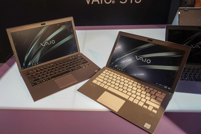 Nexstgoが販売するVAIO S13(左)とVAIO S11(右)