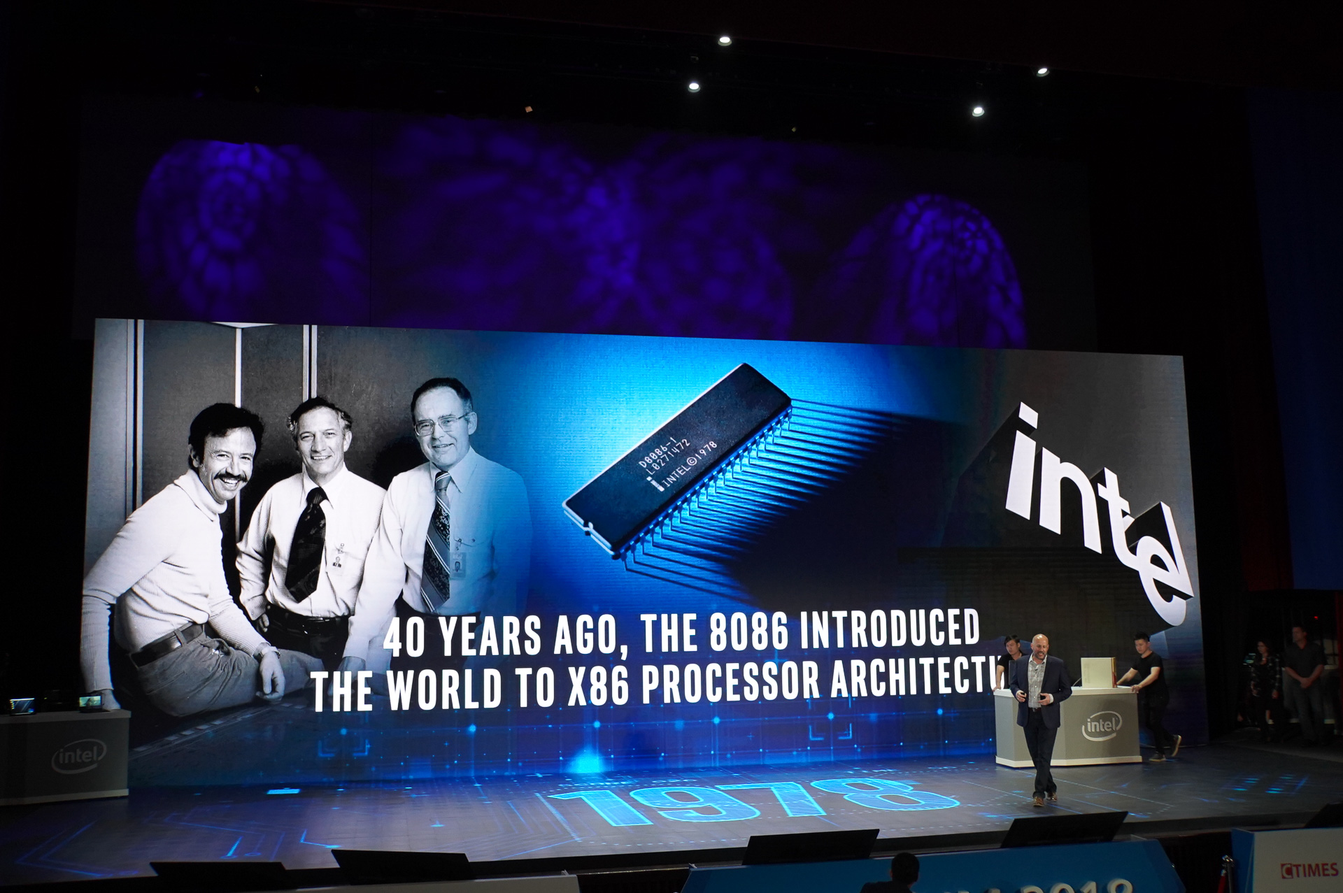 Intelの創業者（通称：Intel Trinity）、故アンディ・グローブ氏、故ロバート・ノイス氏、ゴードン・ムーア氏