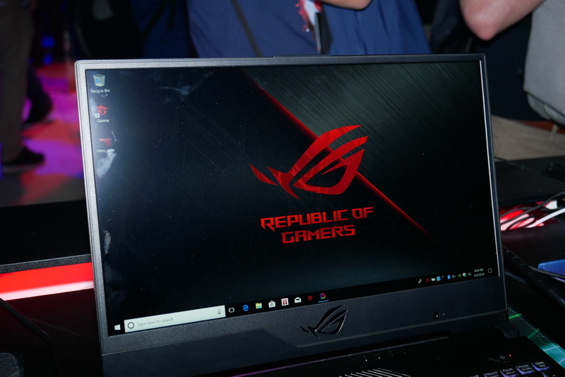 ディスプレイ。仕様はStrix SCAR IIと同じだ