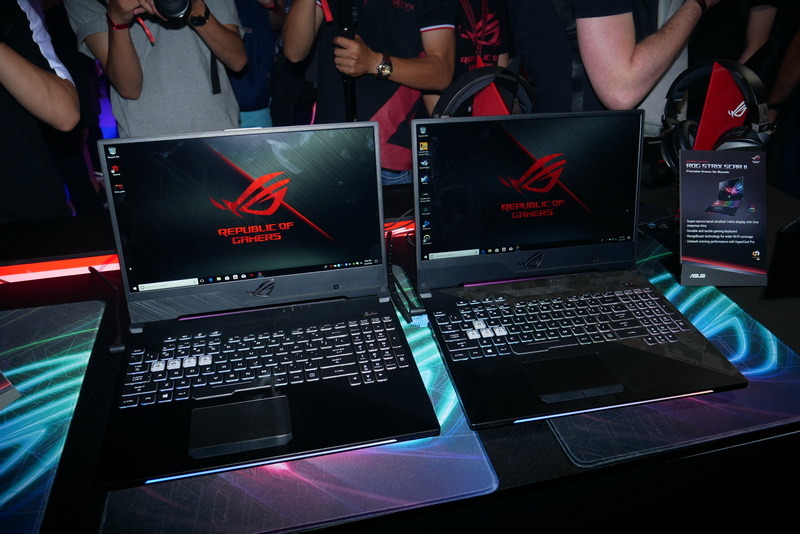 左がStrix HERO II、右がStrix SCAR II。外観は透明キーキャップの位置以外ほとんど変わらない