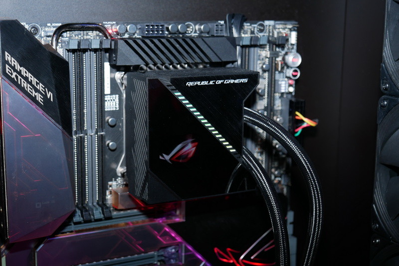 水冷ヘッドは、内部に空冷ファンを内蔵