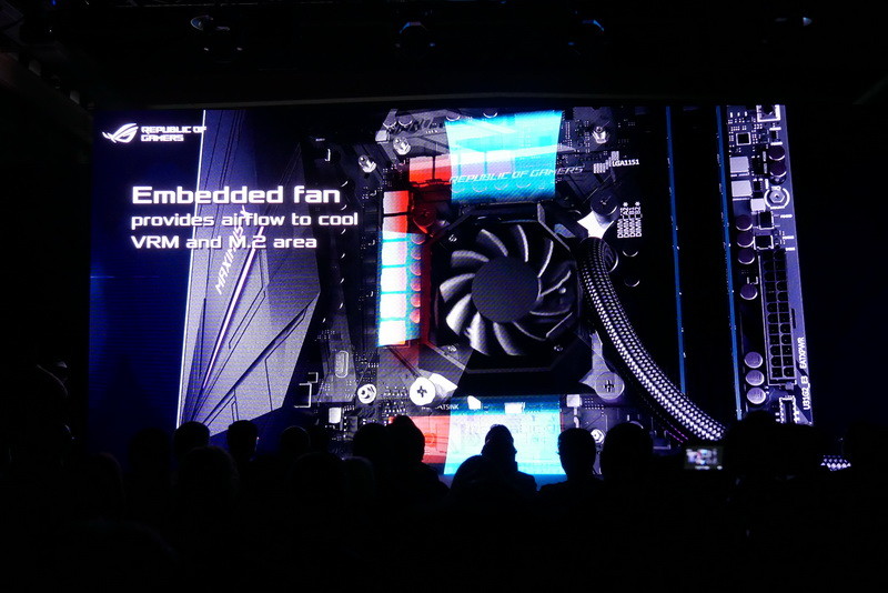 内部のファンを利用してCPU周囲のVRMやM.2 SSDを冷却できる