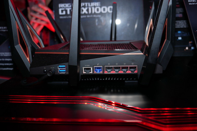 IEEE 802.11ax準拠のトライバンド無線LANルーター「ROG Rapture GT-AX11000」