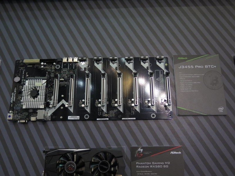 搭載されるマザーボードはJ3455 PRO BTC+