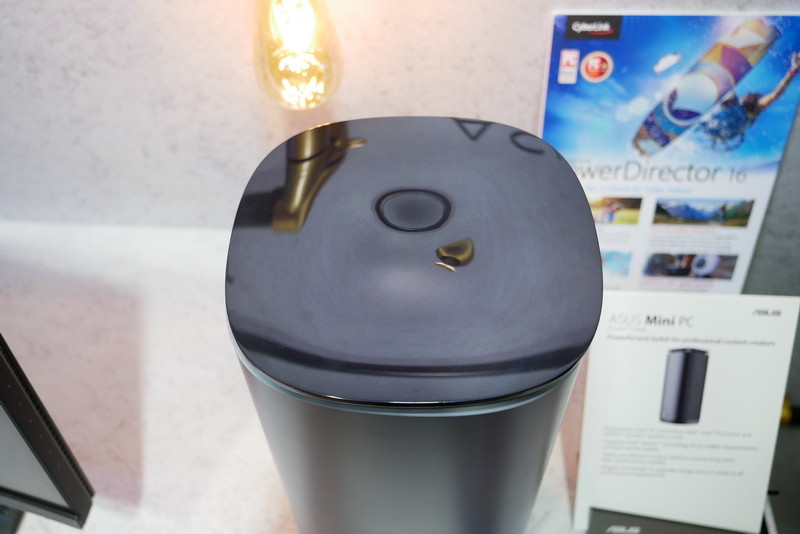 上部は独特なカバーがあり、製品版では内部の温度に応じてカバーが上下し放熱効果をコントロールするという。また静音性も優れている