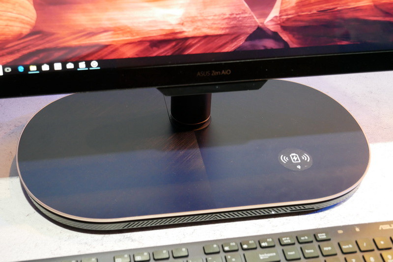 PC機能はスタンド下部に内蔵