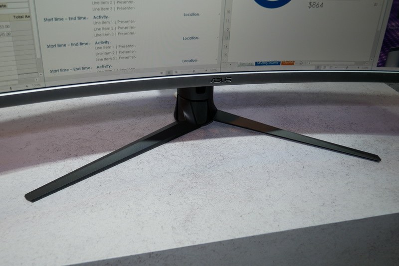 スタンドはV字型