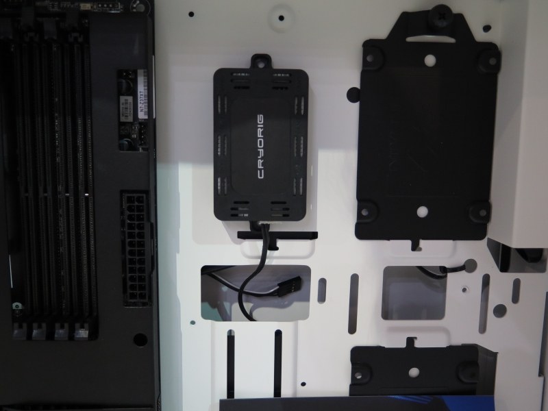 付属のRGB LEDコントローラ