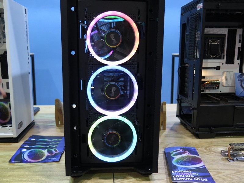 アドレスつきRGB LEDで、マザーボードのユーティリティを使えばLED個々の発光をカスタマイズできる