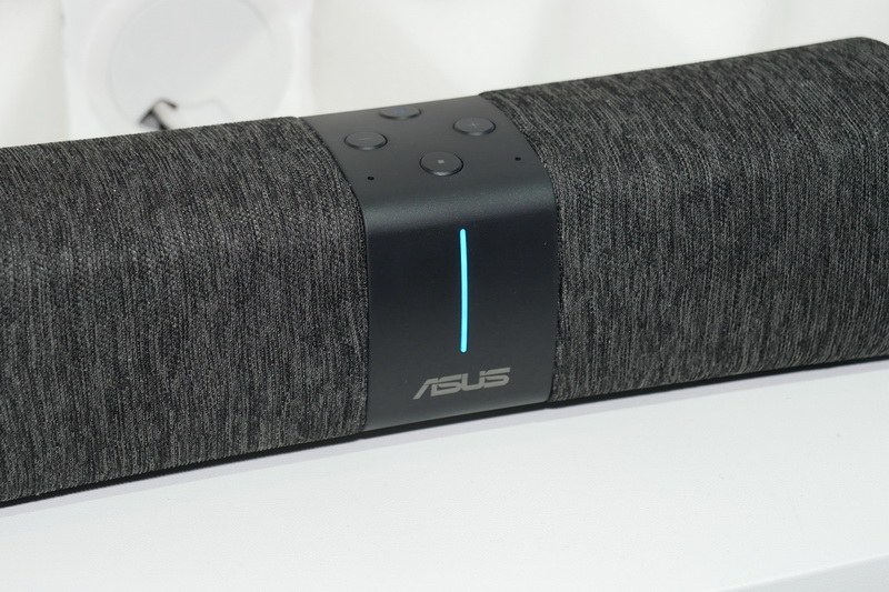 正面にはLEDイルミネーションがあり、Alexaの動作状況を確認できる