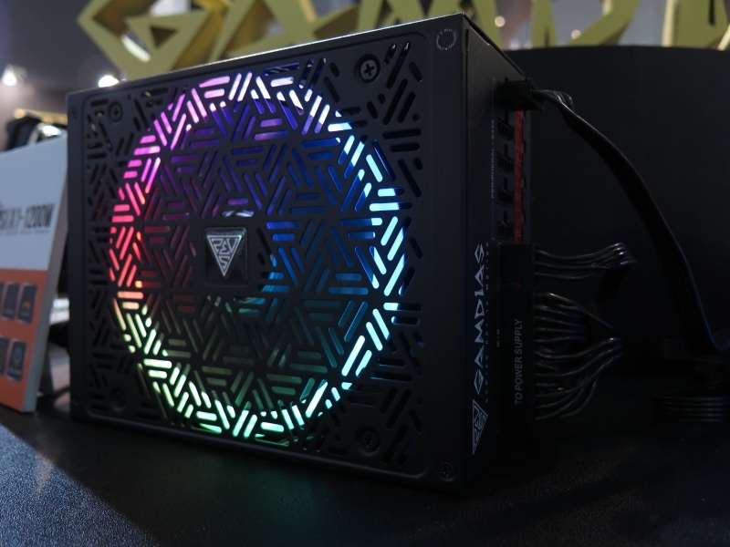 RGB LEDファンつきの電源