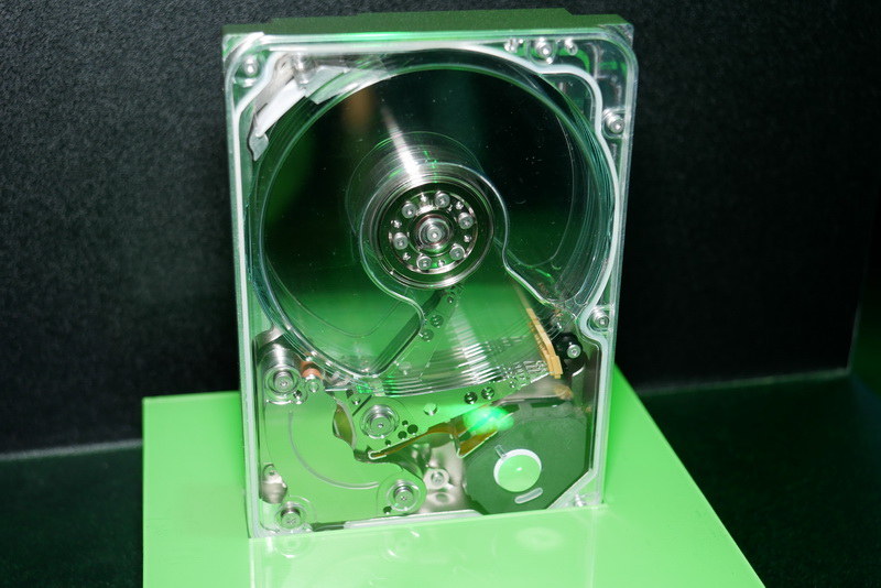 こちらはマルチアクチュエータ技術「MACH.2」対応のHDD