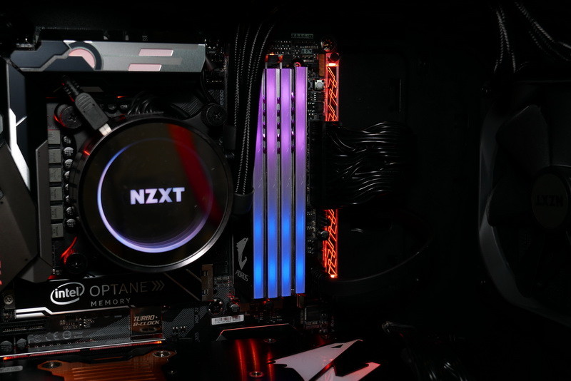 RGB Fusion対応のイルミネーション機能を搭載するDDR4メモリ「AORUS RGB MEMORY」