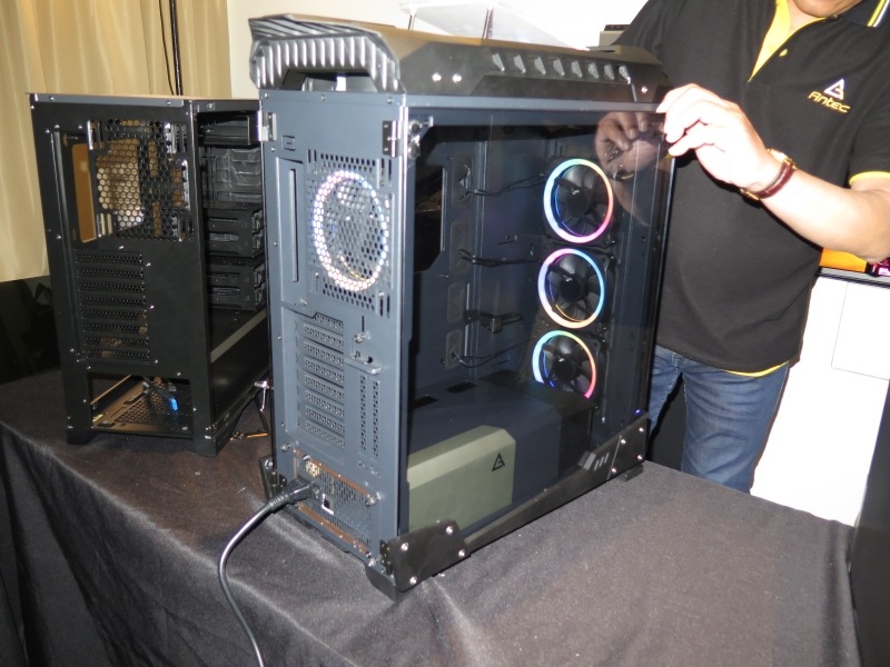 後部のデザインもこだわっている