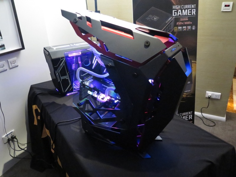 半オープンエアー型のProject X。Antecがこのようなデザインを採用するのは久しぶりだ