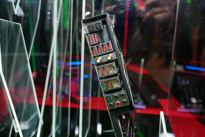 後方IOパネル付近