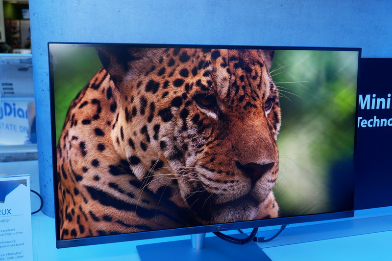 Mini LED直下型バックライトを採用し、1,000エリアのバックライト制御に対応。展示機はプロトタイプながら、表示品質は液晶とは思えないほど優れていた