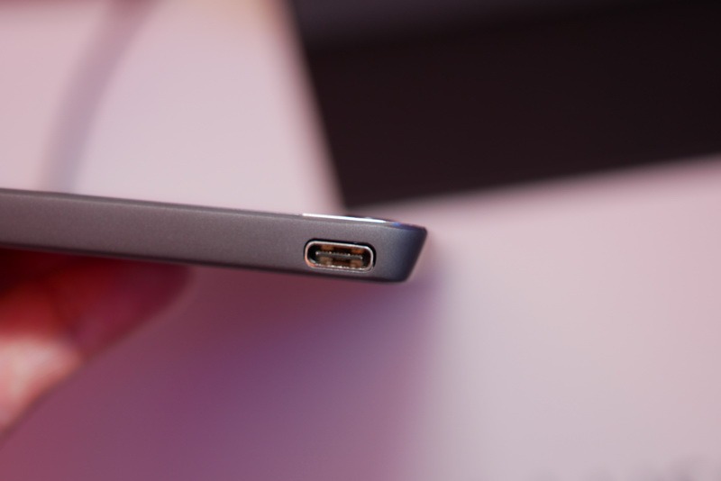 接続端子はUSB Type-C