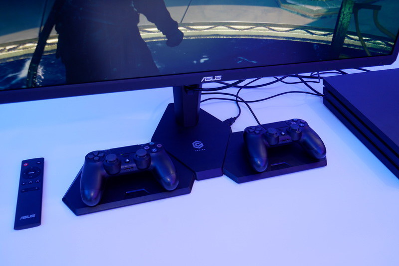 スタンドにはこのようにコントローラを置くスペースを用意