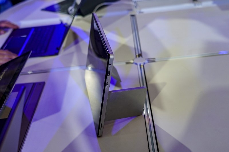 5Gモジュール搭載タブレットも展示されていた