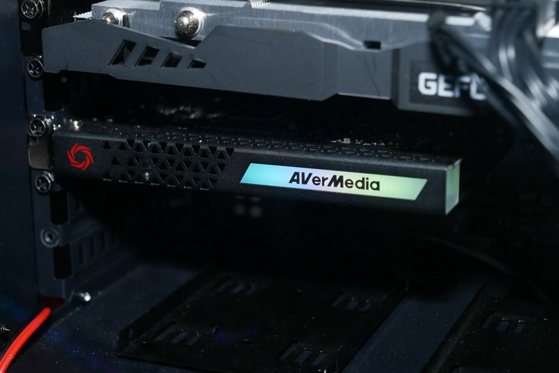 このようにロゴ付近がカラフルに光る