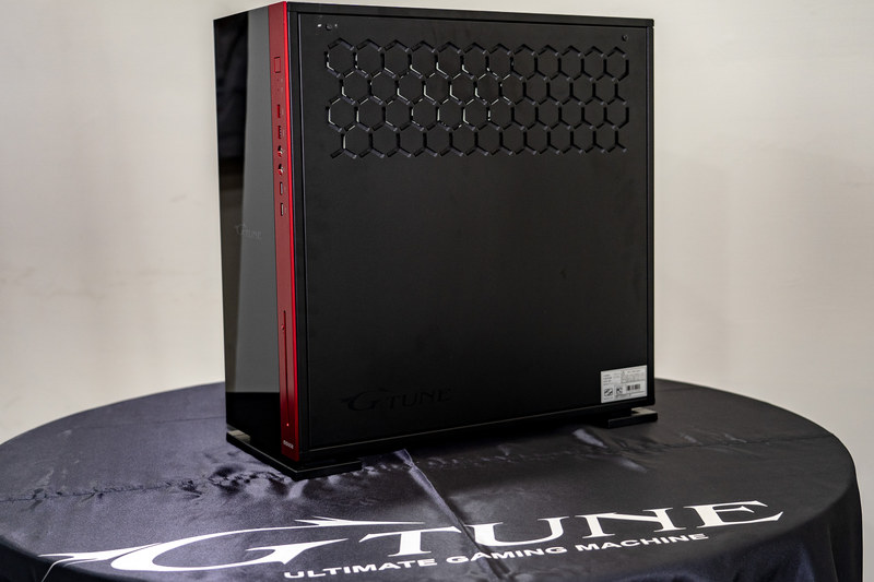 量販店向けモデルとなるMASTERPIECE i1630PA3-SP2G、側面パネルがガラスになっている