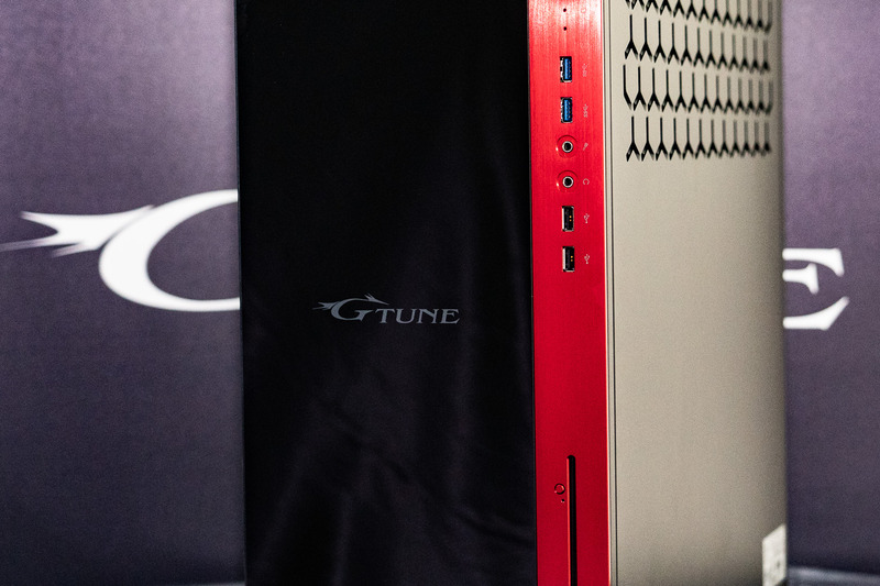 フロントパネル部。赤くても3倍は速くないようだ