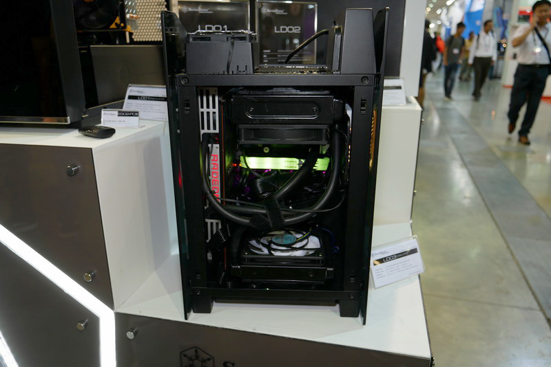 内部の空気は、底面から給気し上部から排気する流れとなる