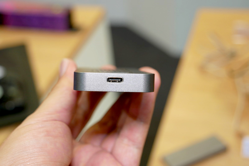 接続端子はUSB 3.1 Gen2準拠のUSB Type-C