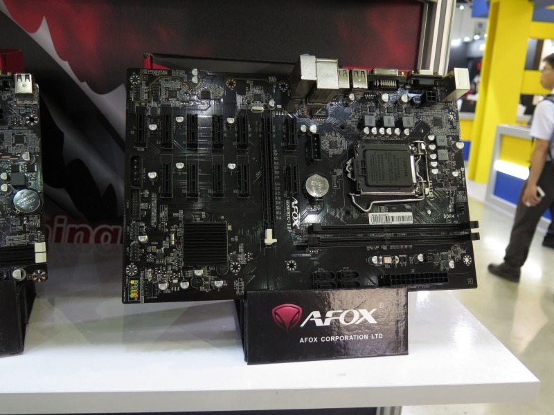 マイニング向けマザーなども展開している