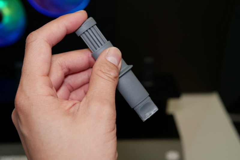 グリスを押し出しながら簡単に塗布できる