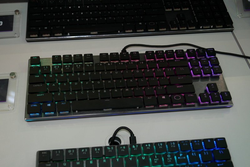 こちらはカーソルキーなどを独立させた「CK630」