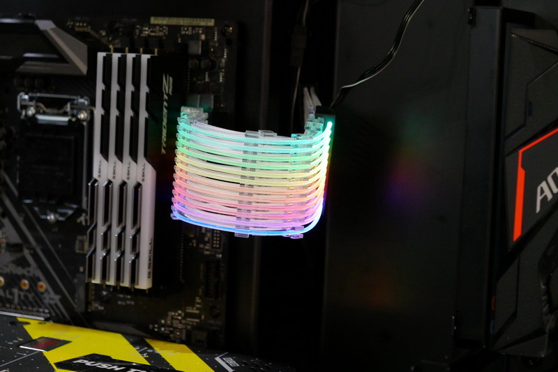 Lian Liの光る電源延長ケーブル