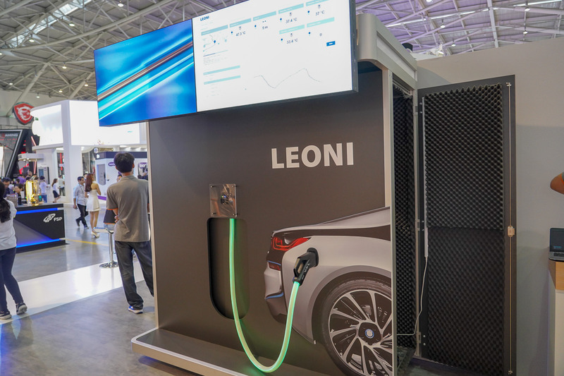 LEONIが提供するインテリジェント充電ケーブルのデモ。Azure Sphereの開発ボードで設計されている