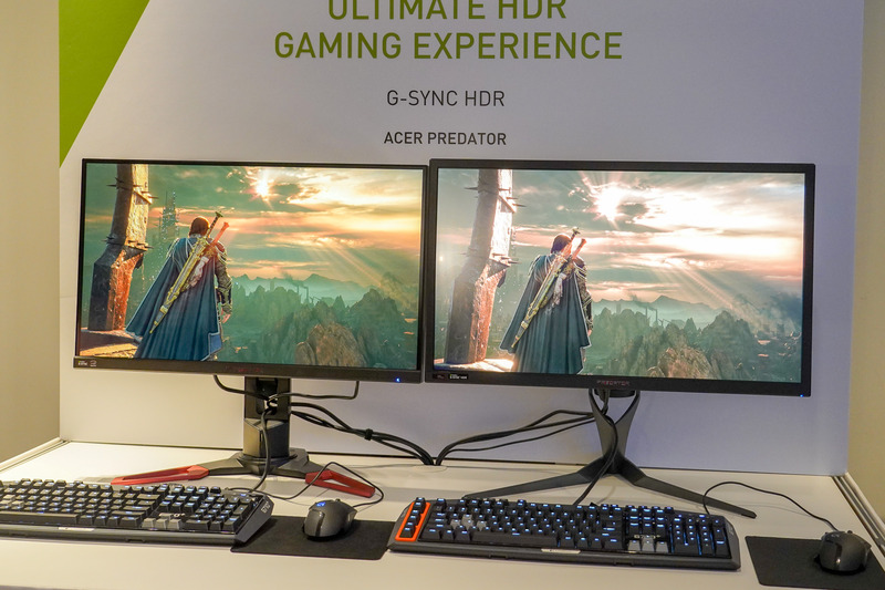 Acer Predator X27(右)を従来のSDRディスプレイと比較