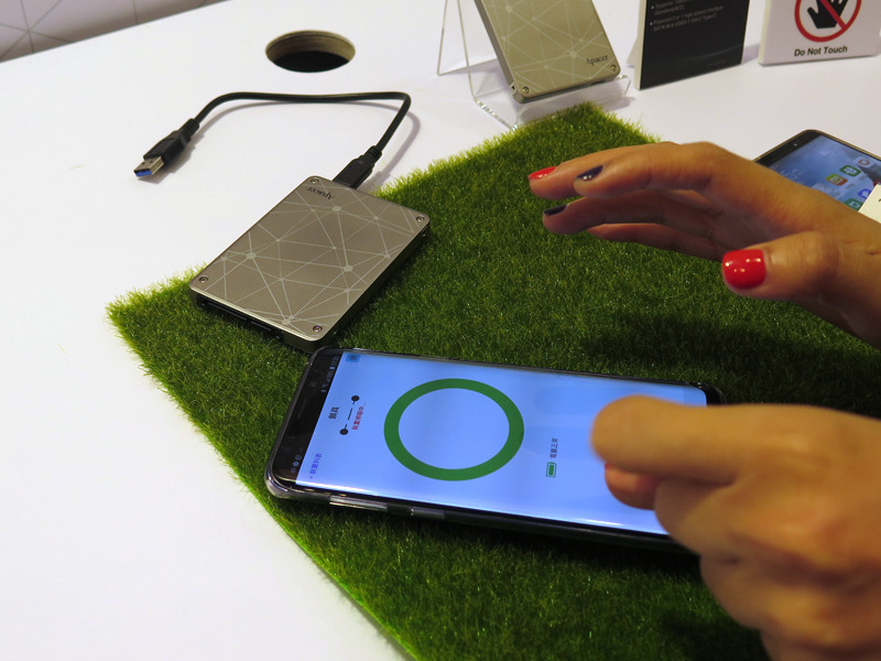 Bluetooth経由で、スマートフォンから暗号化領域を解除できる2.5インチSSD