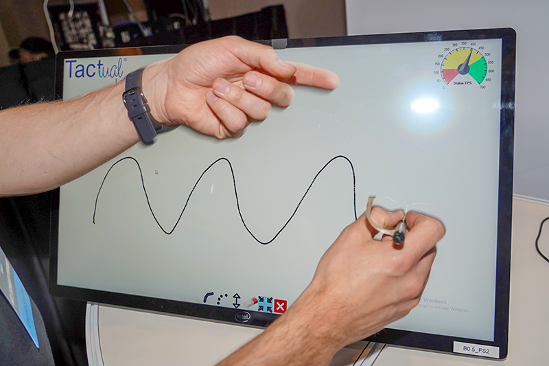 USI方式では400fpsで、軌跡がほとんど線になっていた。