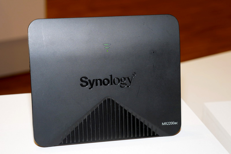 Synology初のメッシュWi-Fiルーター「MR2200AC」