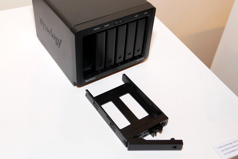 2.5インチHDDやSSDを装着し利用可能