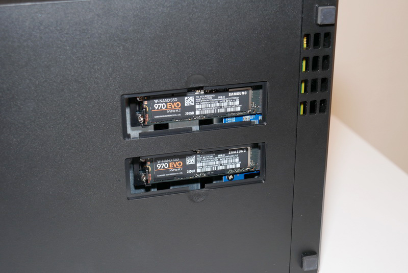 底面にはM.2スロットを2スロット用意し、M.2 SSDをキャッシュとして利用できる