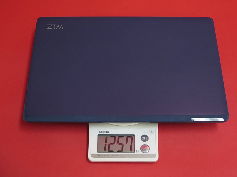 本体重量は実測1,257gとかなり軽量だった