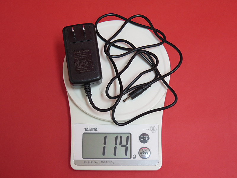 ACアダプタは114g