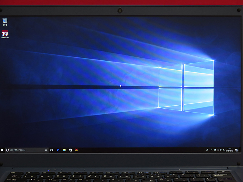 液晶は落ち着いた色味。なによりもこの価格でフルHDは立派だ