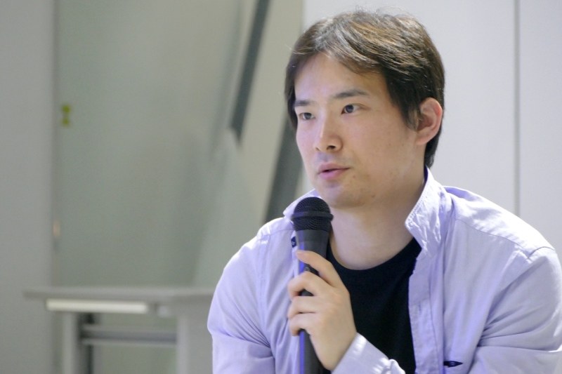 アーティスト 藤堂高行氏。視線表現をテーマにして創作を行なっている