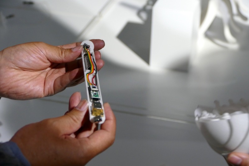 ロボットの回転軸のなかに駆動用モーターなどが組み込まれている