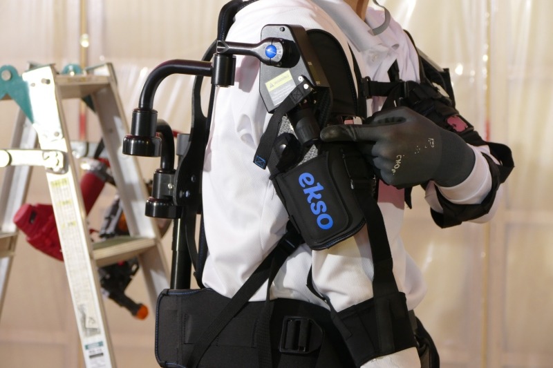 駆動源はガススプリング