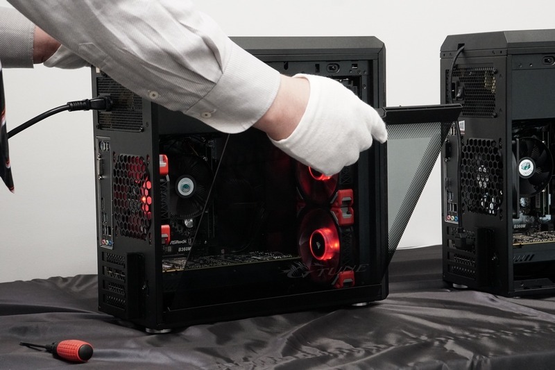 強化ガラスサイドパネルは簡単に取り外せるので、内部を光らせてなくても、メンテナンス上も便利