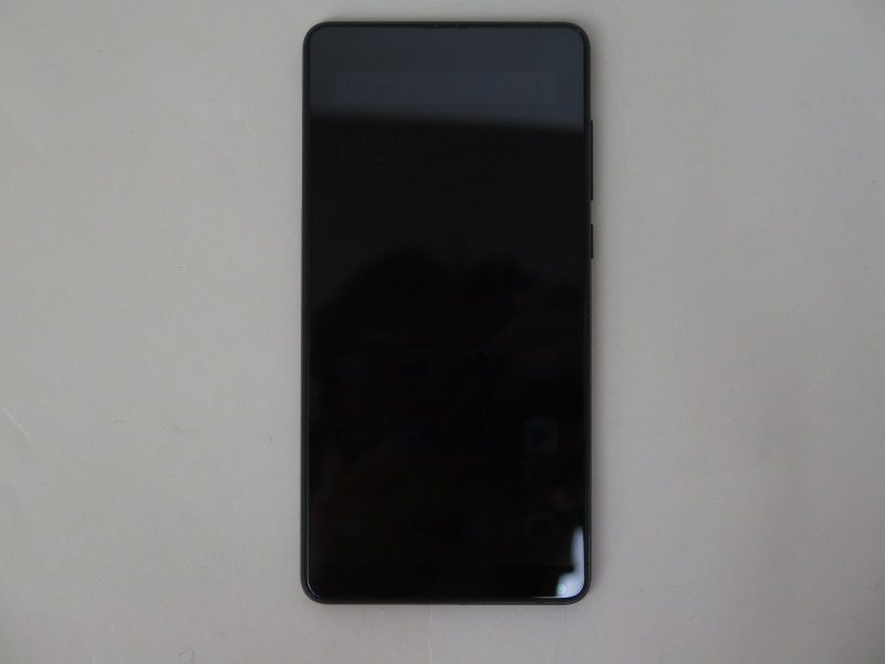 最低輝度にすると自動でブルーライト軽減モードになるようだ。これはまた一歩進んだ実装である