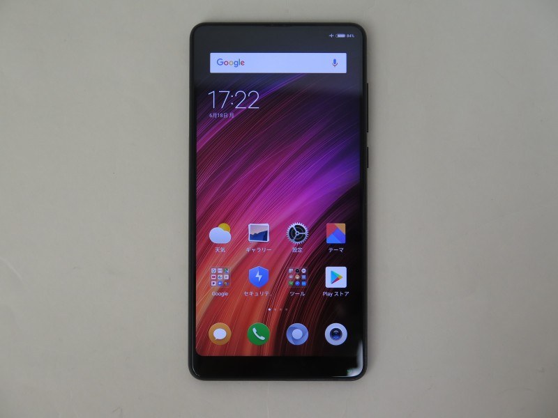 液晶は2,160×1,080ドット表示対応の5.99型で、DCI-P3色域やHDRをサポートするため、大変美しい