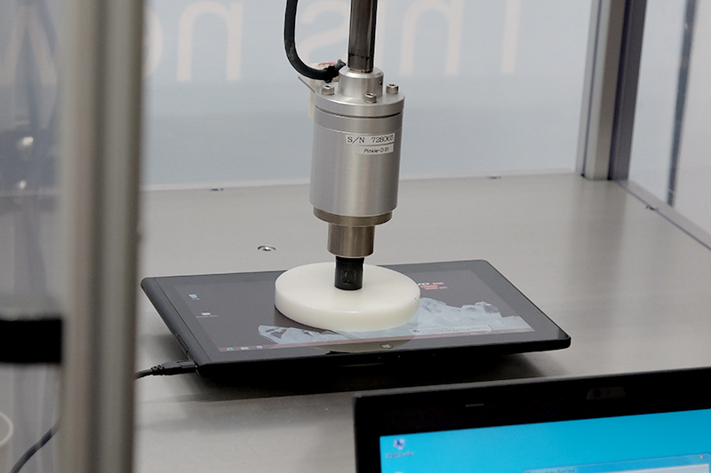 こちらは同じ荷重を面で連続して与える